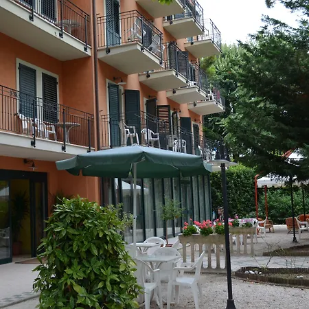 Otel Des Bains 3*